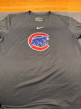 Nike Men's gray Chicago Cubs Logo Short Sleeve Tee